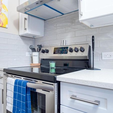 Gorgeous 2Br Condo W Parking Patio Coffee! Калґарі Екстер'єр фото
