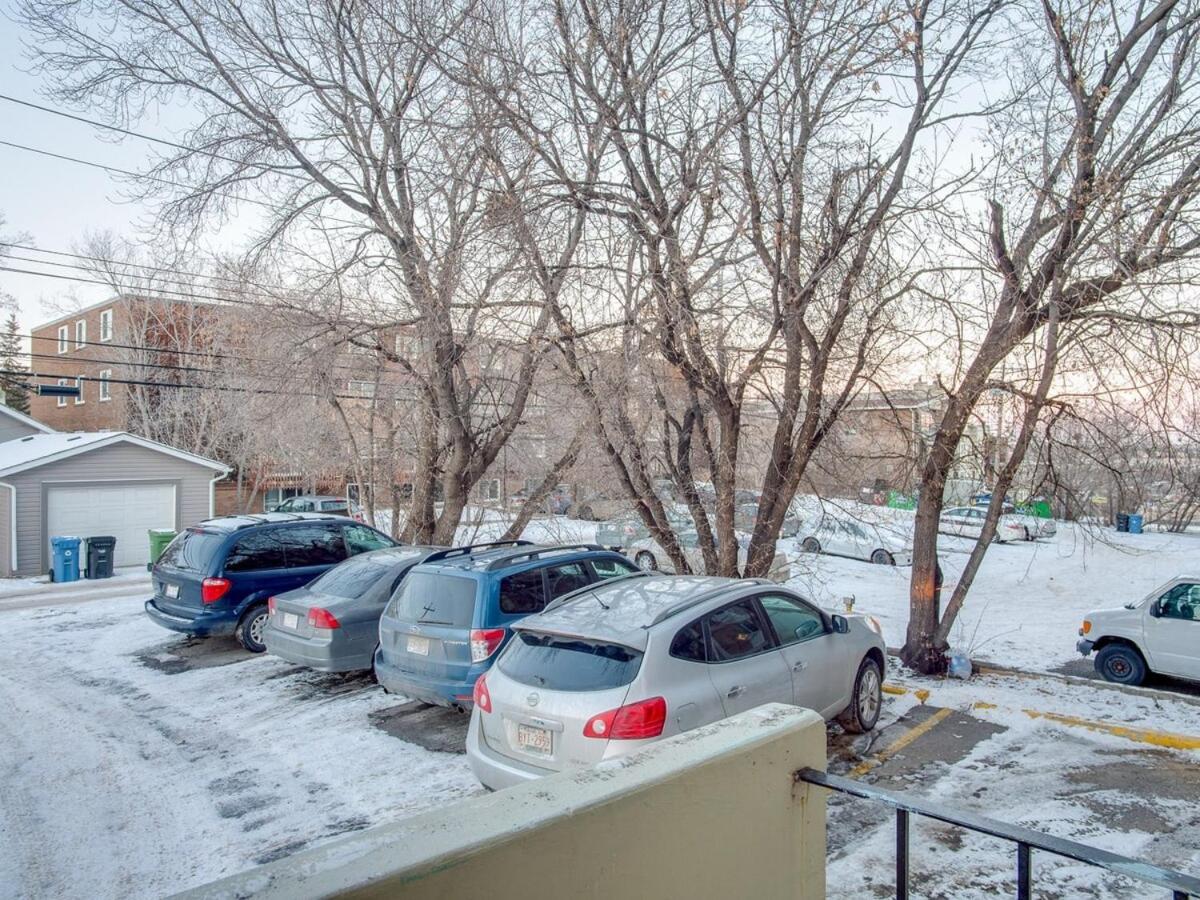 Gorgeous 2Br Condo W Parking Patio Coffee! Калґарі Екстер'єр фото